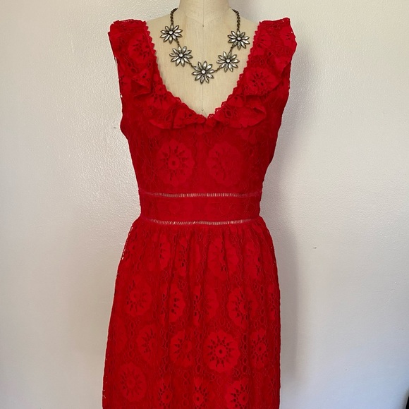 Red Lace Ruffle V-Neck Sleeveless dress - Picture 3 of 8